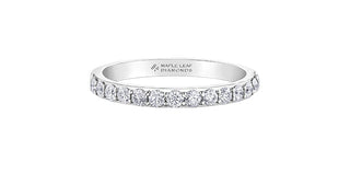 Banda de diamantes canadienses de oro blanco de 18 quilates de 0,30 quilates - talla 6,5