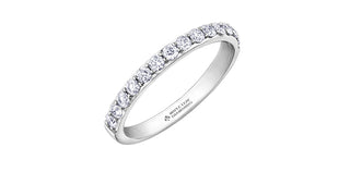 Banda de diamantes canadienses de oro blanco de 18 quilates de 0,20 quilates - talla 6,5