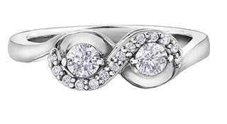 Anillo de diamantes de 0,40 quilates en oro blanco de 10 quilates