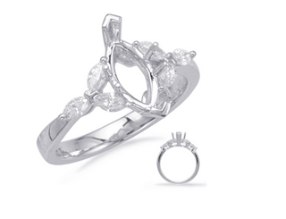 Anillo de diamantes de talla marquesa de 14 quilates