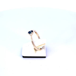 Anillo de oro amarillo de 10 quilates con zafiro auténtico de 0,25 quilates y diamante de 0,03 quilates