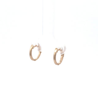 Aretes tipo argolla con diamantes de 0,08 quilates en oro amarillo de 14 quilates