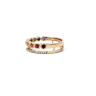 Anillo de diamantes y zafiro arcoíris de oro amarillo de 14 quilates