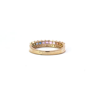 Anillo de diamantes y zafiro arcoíris de oro amarillo de 14 quilates