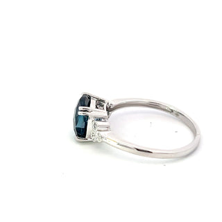 Anillo de oro blanco de 10 quilates, topacio azul Londres de talla cojín de 8 mm y diamante de 0,06 quilates - Talla 7