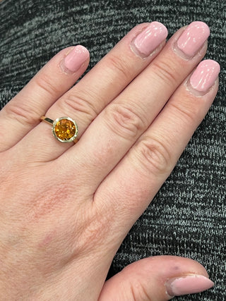 Anillo de oro amarillo de 14 quilates con citrino de 2,35 quilates y diamantes de 0,09 quilates - Talla 7