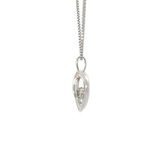 Colgante de plata de ley con forma de corazón y diamantes de 0,05 quilates, 18"