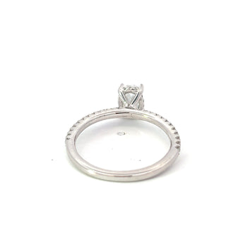 Anillo de compromiso de diamantes canadienses de talla ovalada de 0,78 quilates en oro blanco de 14 quilates