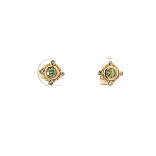 Aretes de diamantes y peridoto en oro amarillo de 10 quilates