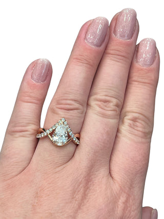 Anillo de diamantes de talla pera cultivados en laboratorio de 2,17 quilates en oro rosa de 14 quilates
