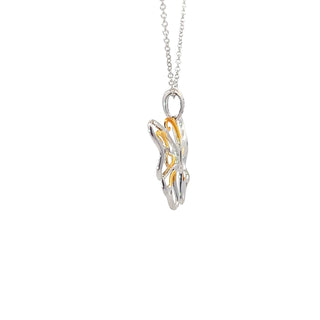 Colgante de mariposa con diamantes de 0,02 quilates en oro de 10 quilates en dos tonos, 18"
