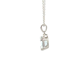 Colgante de oro blanco de 10 quilates con aguamarina de talla cojín de 6,0 mm y diamante de 0,01 quilates - 18"
