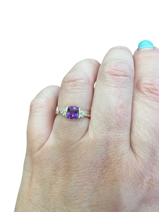 Anillo de oro amarillo de 10 quilates con amatista y diamantes, talla 6