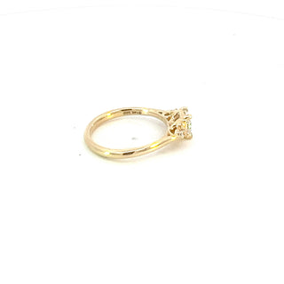 Anillo de oro amarillo de 14 quilates con diamantes de talla cojín cultivados en laboratorio de 0,91 quilates