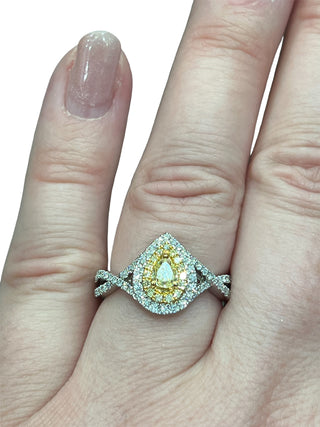 Anillo elegante de oro blanco de 18 quilates con diamantes amarillos y blancos - talla 6,5