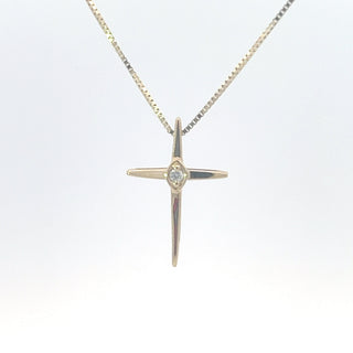 Colgante de cruz de diamantes de 0,015 quilates en oro amarillo de 10 quilates, 18"