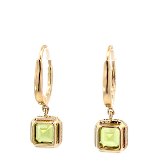 Aretes de diamantes y peridoto en oro amarillo de 14 quilates