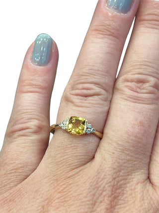 Anillo de oro amarillo de 10 quilates con citrino de 0,85 quilates y diamantes de 0,03 quilates - Talla 7