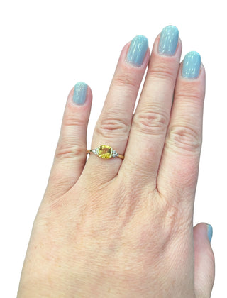 Anillo de oro amarillo de 10 quilates con citrino de 0,85 quilates y diamantes de 0,03 quilates - Talla 7