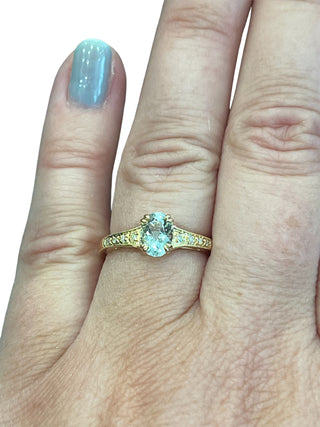 Anillo de oro amarillo de 10 quilates con aguamarina de 0,65 quilates y diamantes de 0,04 quilates, talla 7
