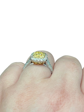 Anillo elegante de oro blanco de 14 quilates con diamantes amarillos y blancos - tamaño 6,5