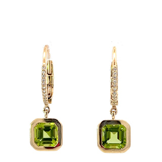Aretes de diamantes y peridoto en oro amarillo de 14 quilates