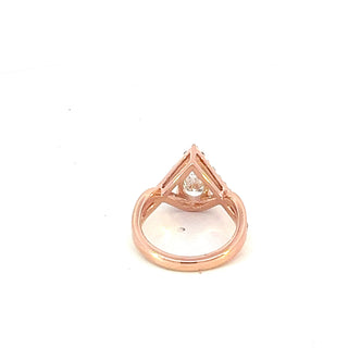 Anillo de diamantes de talla pera cultivados en laboratorio de 2,17 quilates en oro rosa de 14 quilates