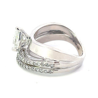 Anillo de oro blanco de 14 quilates con diamantes de talla pera cultivados en laboratorio de 1,28 quilates