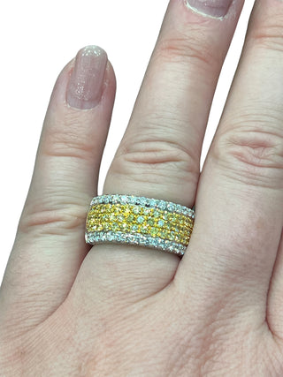 Anillo elegante de oro blanco de 18 quilates con diamantes amarillos y blancos - talla 6,5