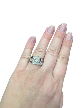 Anillo de oro blanco de 14 quilates con diamantes de talla pera cultivados en laboratorio de 1,28 quilates