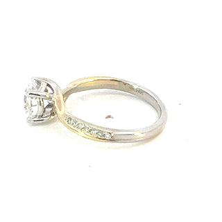 Anillo de diamantes redondos de talla brillante cultivados en laboratorio de 1,60 quilates de oro blanco y amarillo de 14 quilates