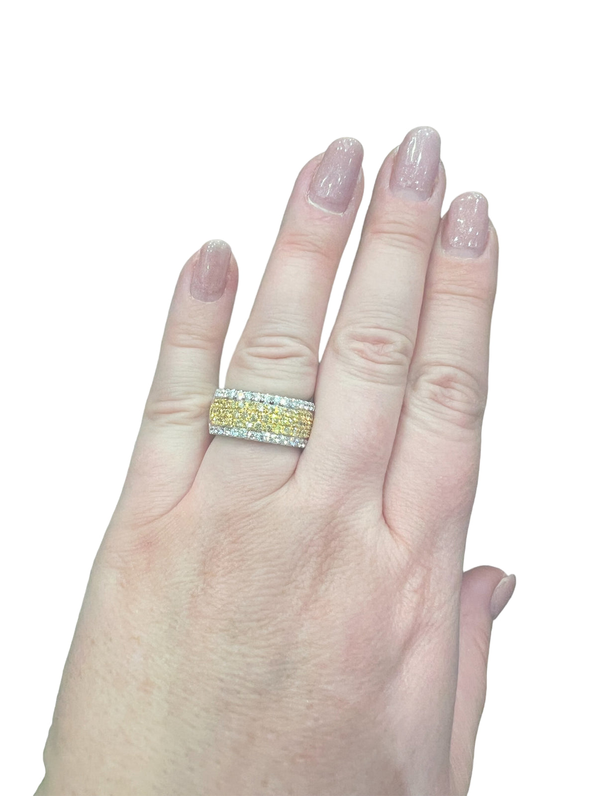 Anillo elegante de oro blanco de 18 quilates con diamantes amarillos y blancos - talla 6,5