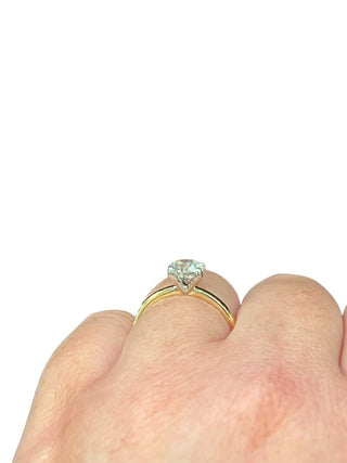 Anillo de compromiso de diamantes canadienses de talla brillante redonda de 1,01 quilates en oro amarillo de 14 quilates