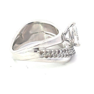 Anillo de oro blanco de 14 quilates con diamantes de talla pera cultivados en laboratorio de 1,28 quilates