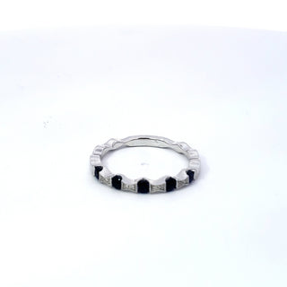 Anillo de diamantes y zafiro en oro blanco de 14 quilates 
