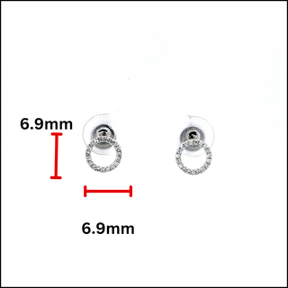 Aretes de diamantes de 0,10 quilates en oro blanco de 14 quilates