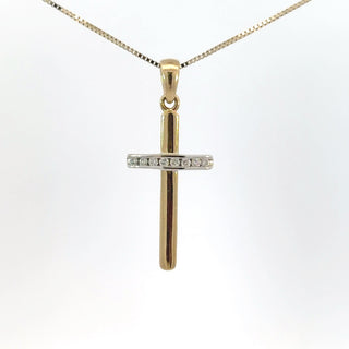 Colgante de cruz de diamantes de 0,06 quilates en oro amarillo de 10 quilates, 18"