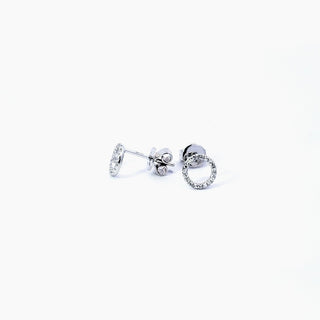 Aretes de diamantes de 0,10 quilates en oro blanco de 14 quilates