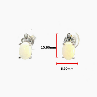 Aretes de diamantes y ópalo de oro blanco de 10 quilates