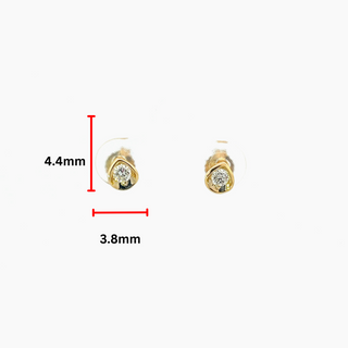 Pendientes de diamantes canadienses de talla brillante redonda de 0,10 quilates en oro amarillo de 10 quilates