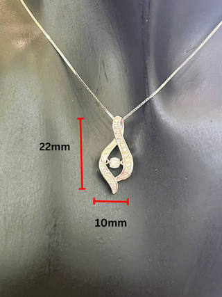 Colgante de oro blanco de 10 quilates con diamantes de 0,25 quilates en total, 18"
