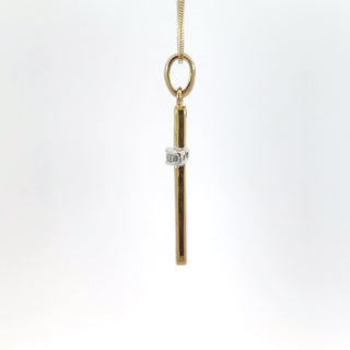 Colgante de cruz de diamantes de 0,06 quilates en oro amarillo de 10 quilates, 18"