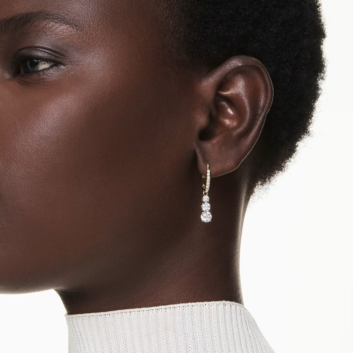 Swarovski Stilla Attract hoop earrings, Round cut, White, Gold-tone plated 5723300