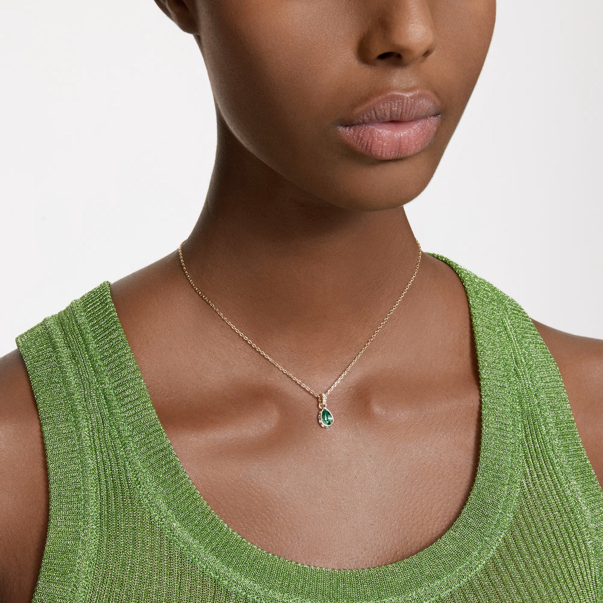 Swarovski Chroma pendant, Pear cut, Green, Gold-tone plated - 5648751