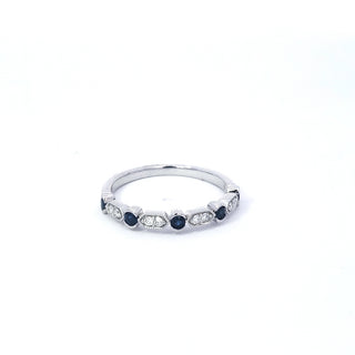 Anillo de diamantes y zafiro en oro blanco de 14 quilates