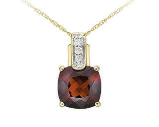 Colgante de oro amarillo de 10 quilates con granate de talla cojín de 7 mm y diamante de 0,026 quilates - 18 pulgadas