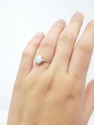 Anillo de ópalo y diamantes