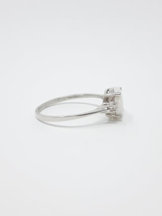 Anillo de ópalo y diamantes