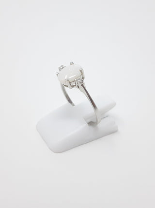 Anillo de ópalo y diamantes