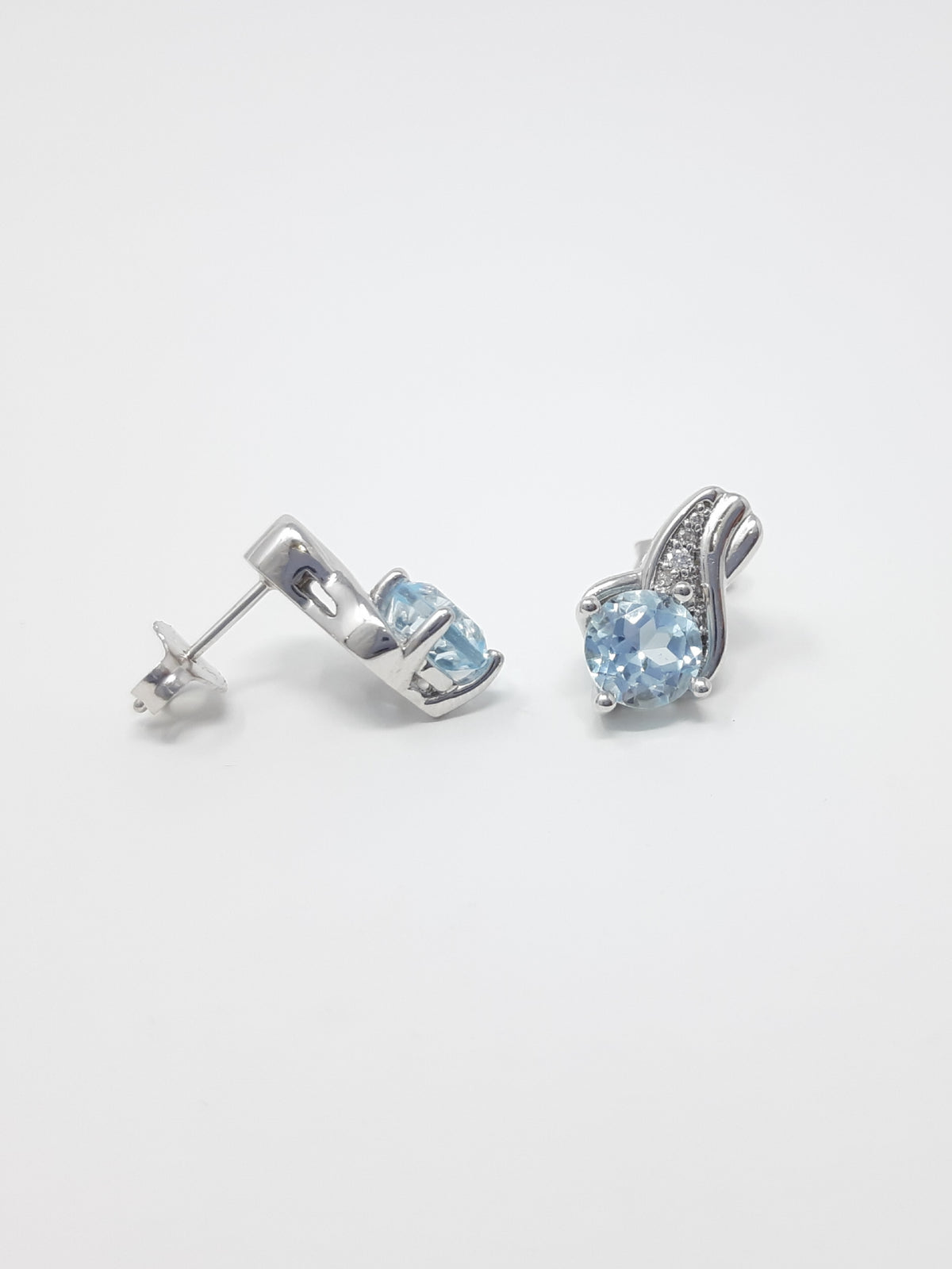 Pendientes de topacio azul y diamantes